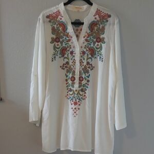 Solitaire Embroidered White Tunic Top